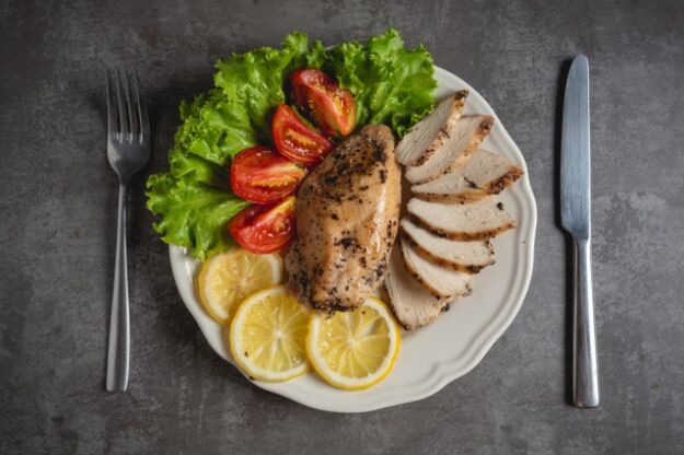 gril à poulet avec légumes