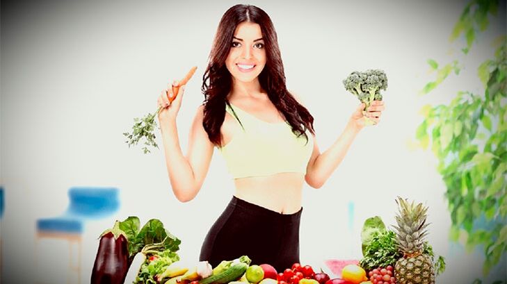 Fille mince avec des légumes
